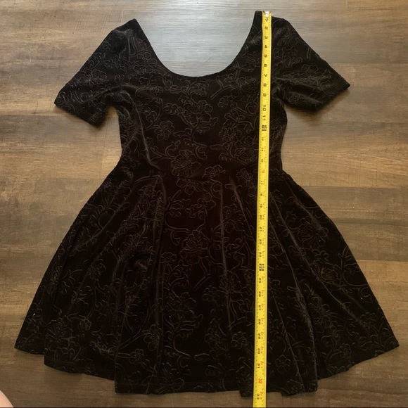 [t/o sweaters] Velvet Fit and Flare Dress - Picture 9 of 9